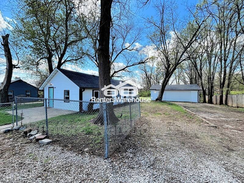 4076 Indianola Ave - Photo 3 of 24