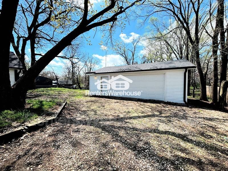 4076 Indianola Ave - Photo 4 of 24