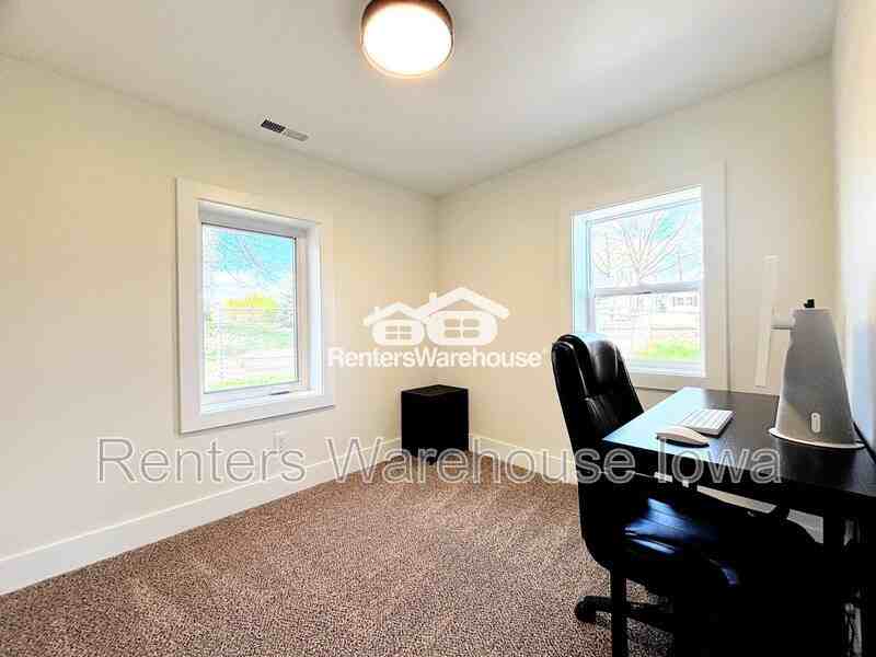 4076 Indianola Ave - Photo 7 of 24