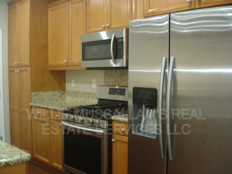 284 W Saint Francis Ave - Photo 2 of 15