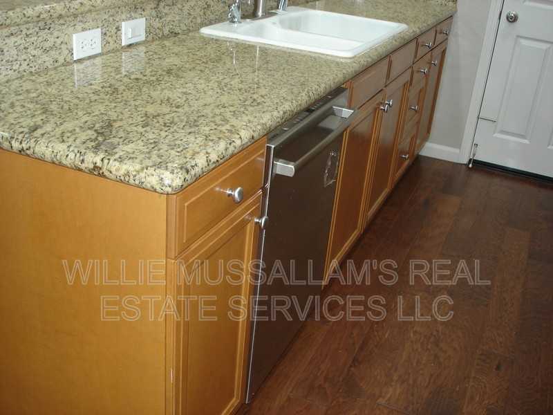 284 W Saint Francis Ave - Photo 3 of 15