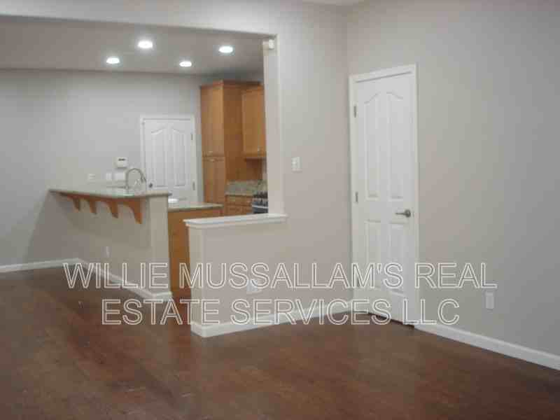 284 W Saint Francis Ave - Photo 4 of 15