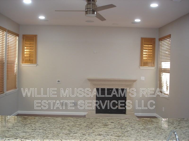 284 W Saint Francis Ave - Photo 5 of 15