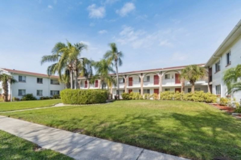 4729 39th Ave N - Photo 3 of 37