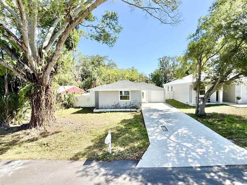 2712 60th Ave N - Photo 3 of 50