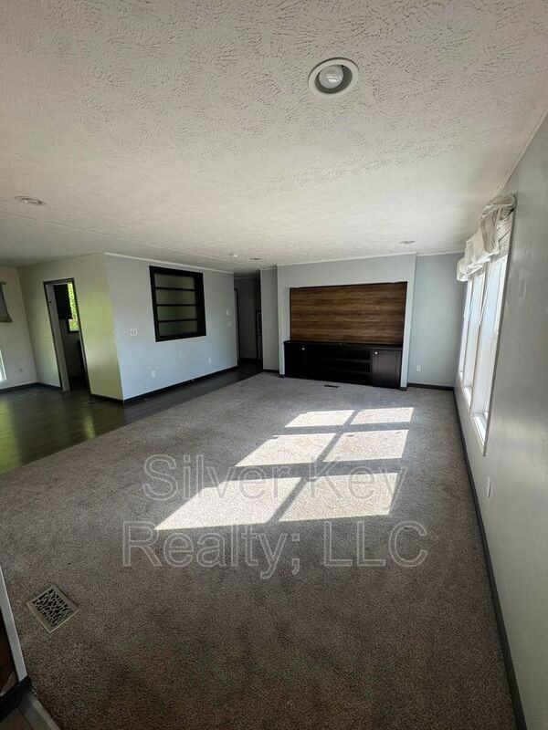 758 County Rd - Photo 6 of 23