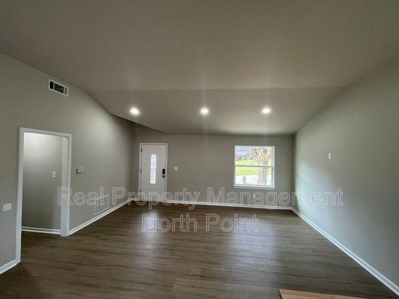 2425 Omaha Rd Sw - Photo 7 of 39