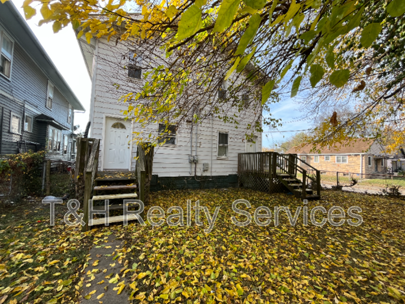 560 Udell St - Photo 5 of 20