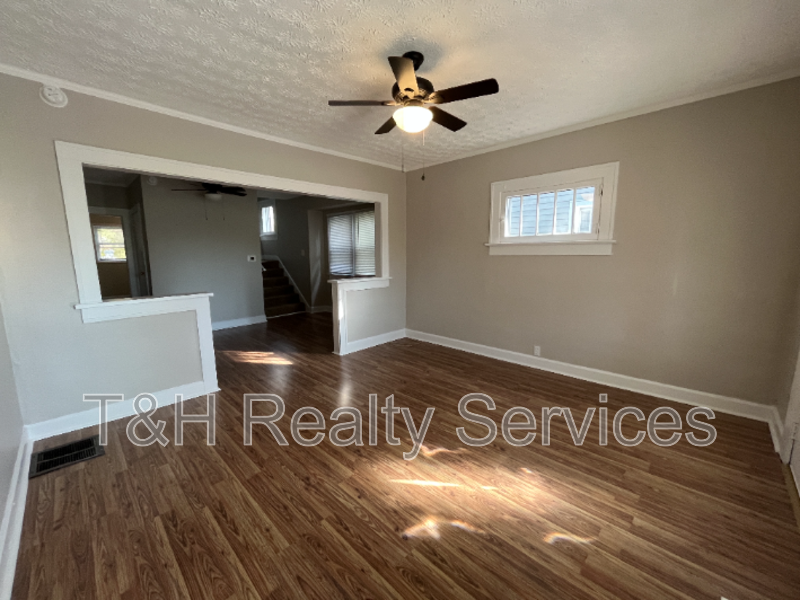 560 Udell St - Photo 7 of 20