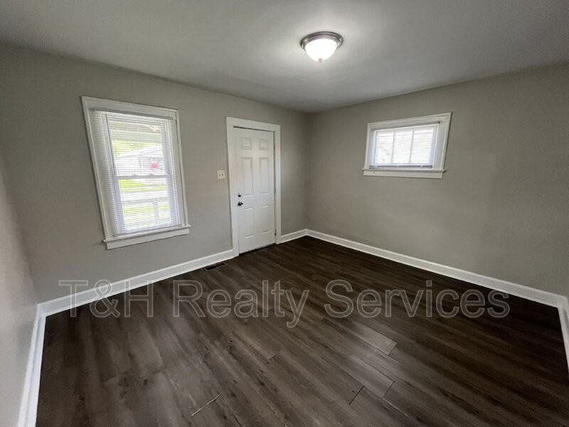 1727 S Randolph St - Photo 4 of 13