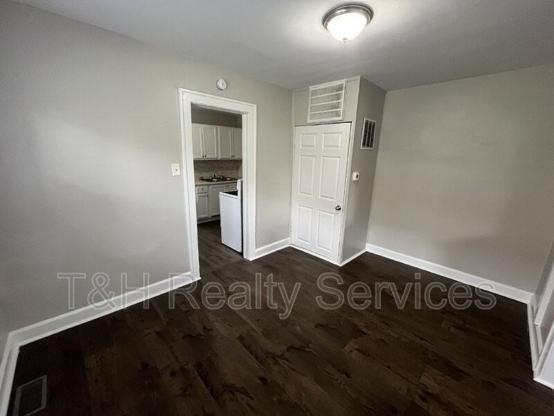 1727 S Randolph St - Photo 5 of 13