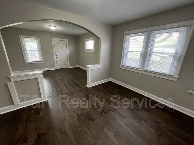 1727 S Randolph St - Photo 6 of 13