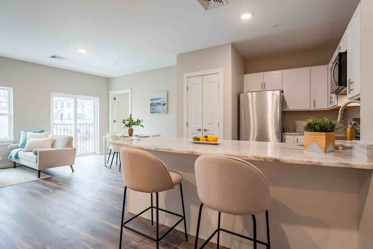 Fallview on Main - Photo 6 of 24