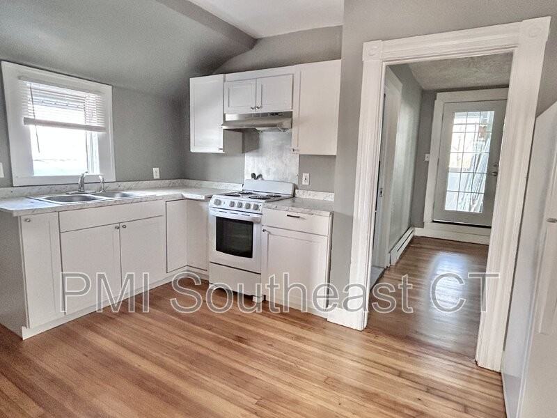 50 Montauk Ave #2 - Photo 2 of 15