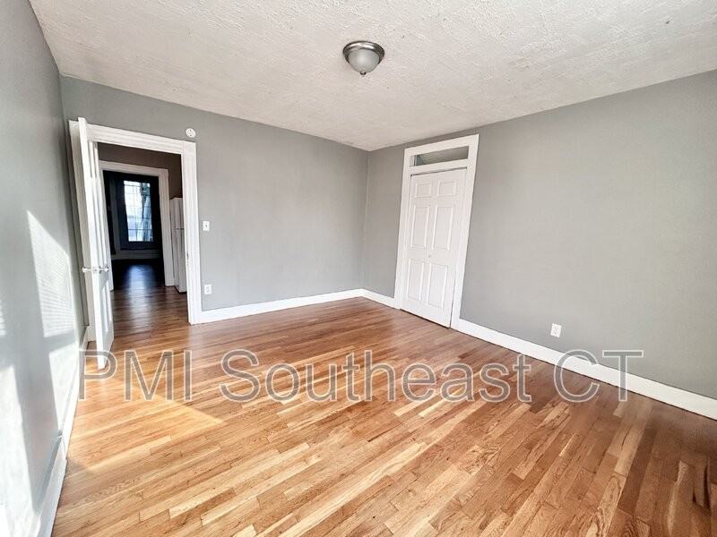 50 Montauk Ave #2 - Photo 5 of 15