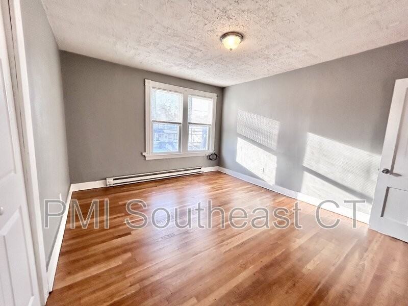 50 Montauk Ave #2 - Photo 6 of 15