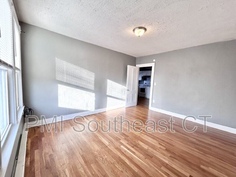 50 Montauk Ave #2 - Photo 7 of 15