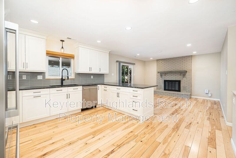 5647 S Foresthill St - Photo 3 of 18