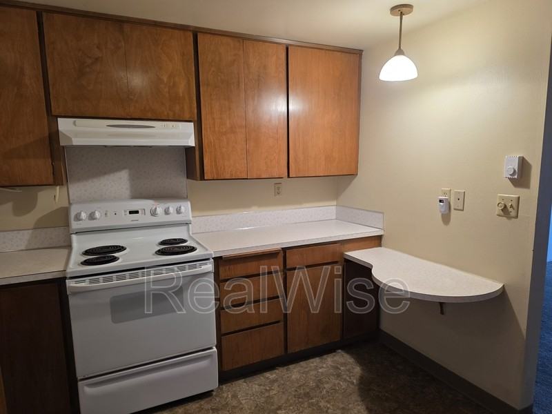 2022 E 6th St #1 - Photo 4 of 14