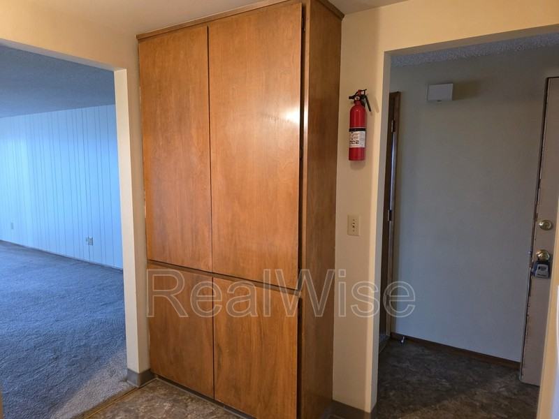 2022 E 6th St #1 - Photo 6 of 14