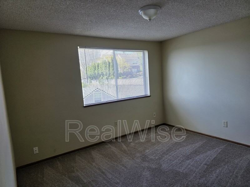 2022 E 6th St #1 - Photo 7 of 14