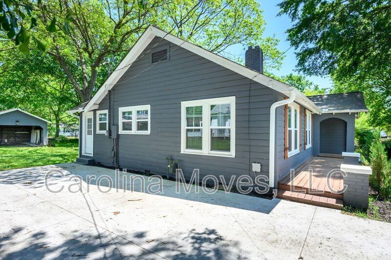 306 Powell St - Photo 2 of 21