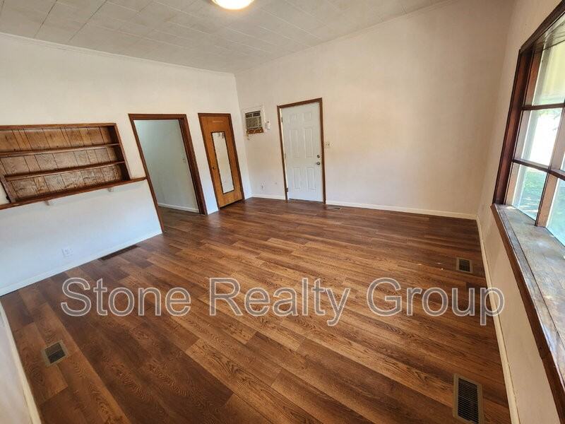 2006 Wabash Ave - Photo 2 of 10