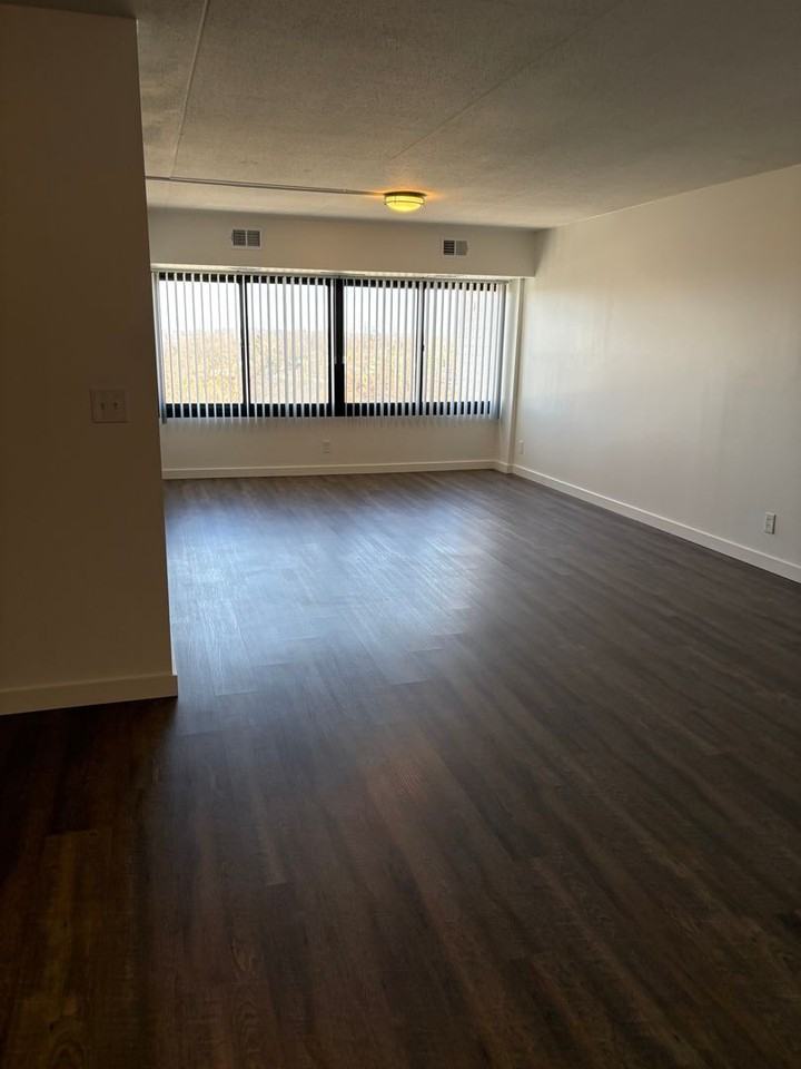 The Racquet Club Apartments - Photo 2 of 21