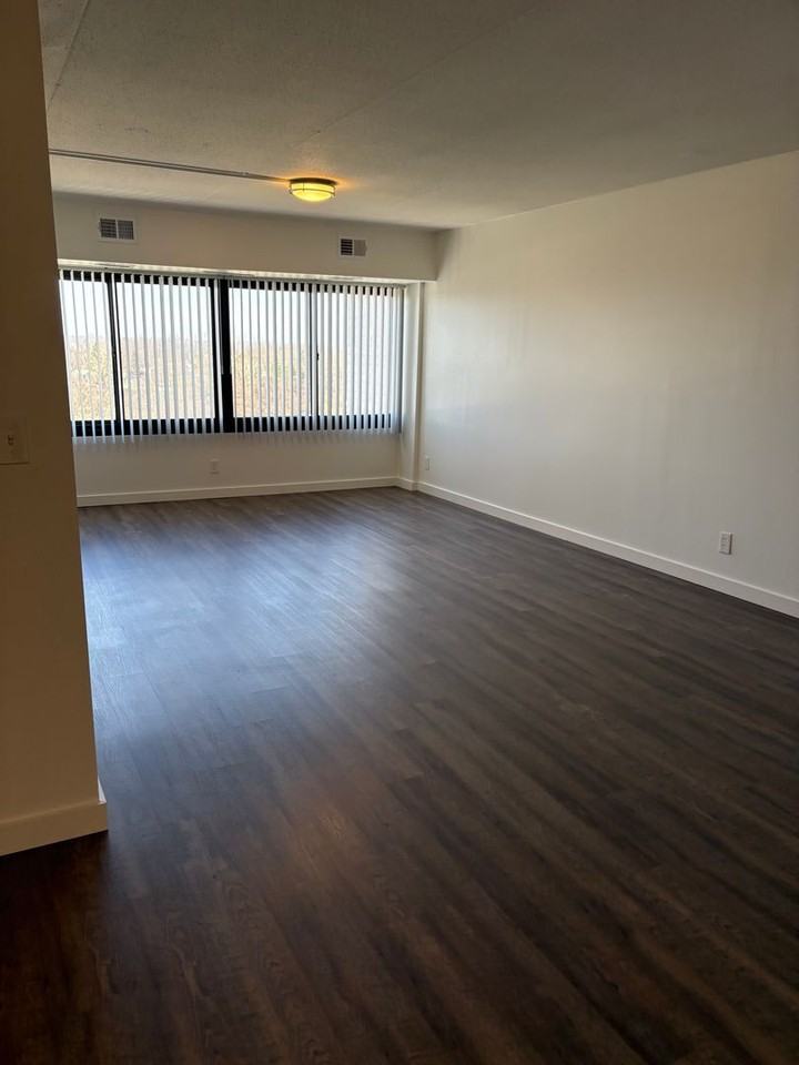 The Racquet Club Apartments - Photo 3 of 21