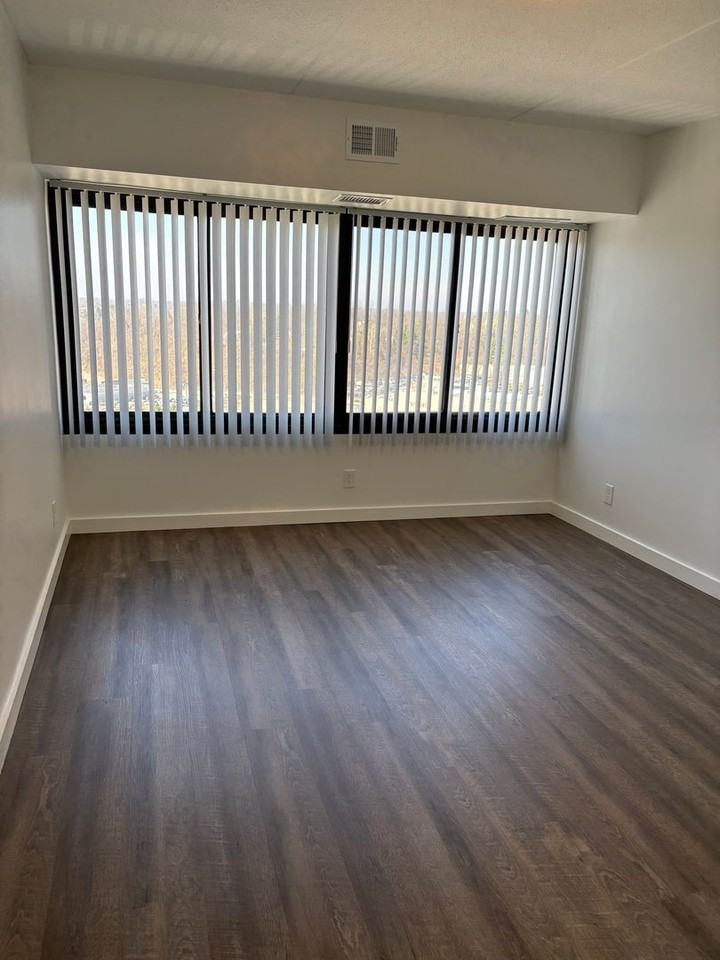 The Racquet Club Apartments - Photo 5 of 21