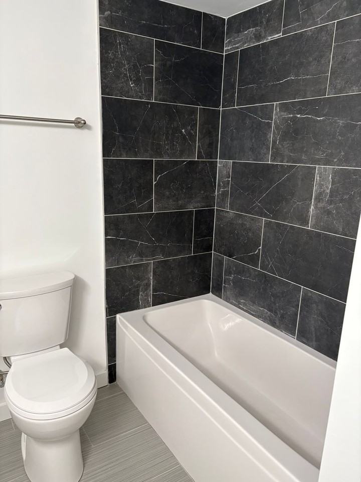 The Racquet Club Apartments - Photo 7 of 21