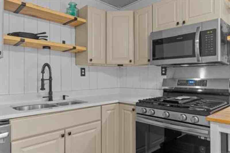 620 E New England Ave - Photo 4 of 36