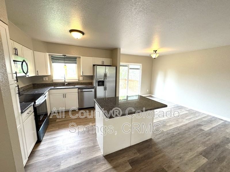 1480 Hiawatha Dr - Photo 3 of 24