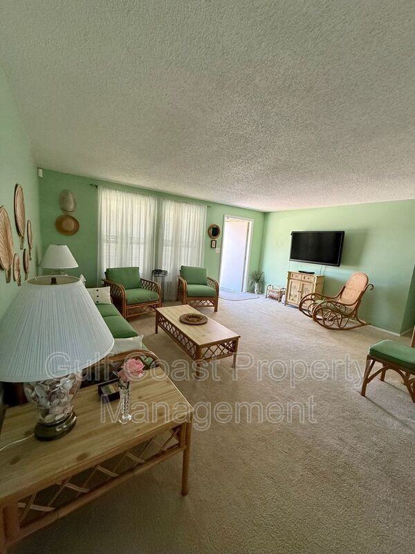 12884 Bacchus Rd - Photo 5 of 40