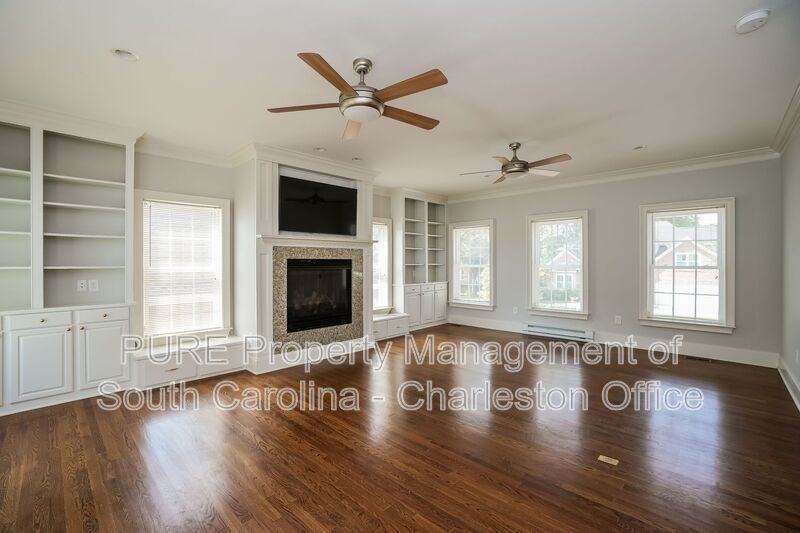 1166 Waterfront Dr - Photo 3 of 20