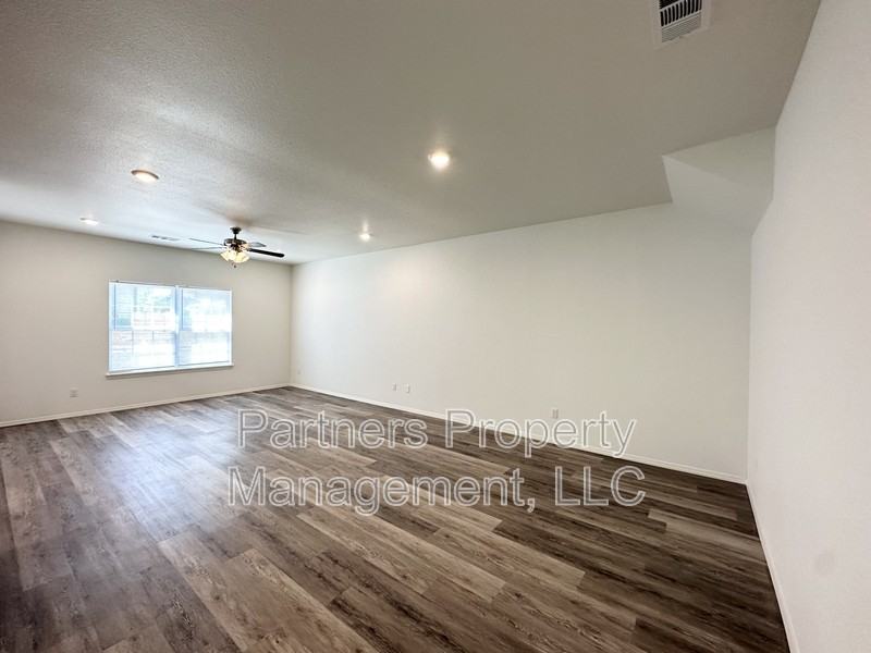 779 S Rupple Rd - Photo 4 of 15