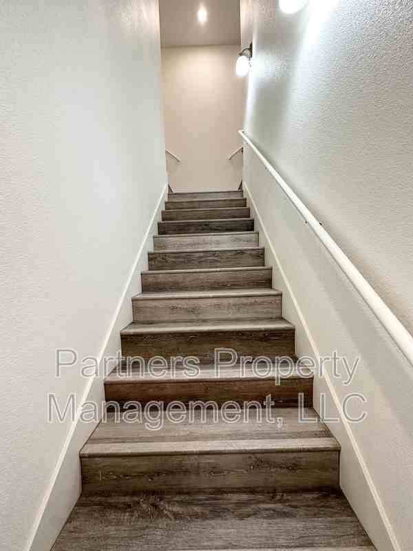 779 S Rupple Rd - Photo 5 of 15