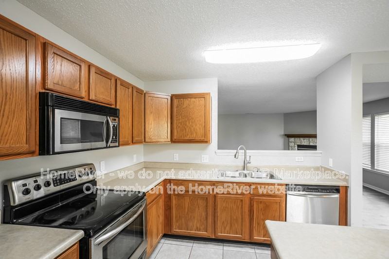 6886 W Raleigh Dr - Photo 5 of 20