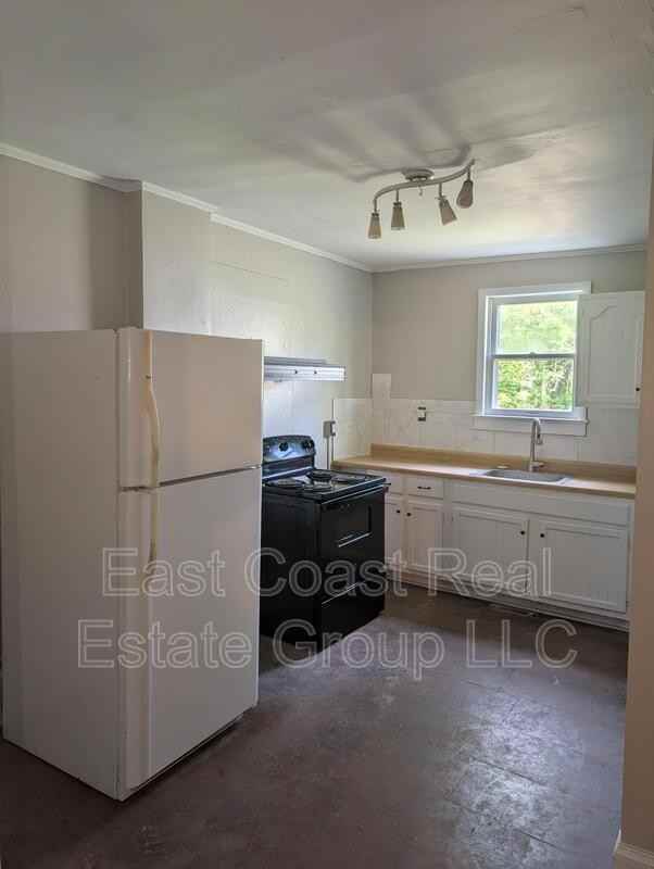 304 1/2 W Martin St - Photo 4 of 38