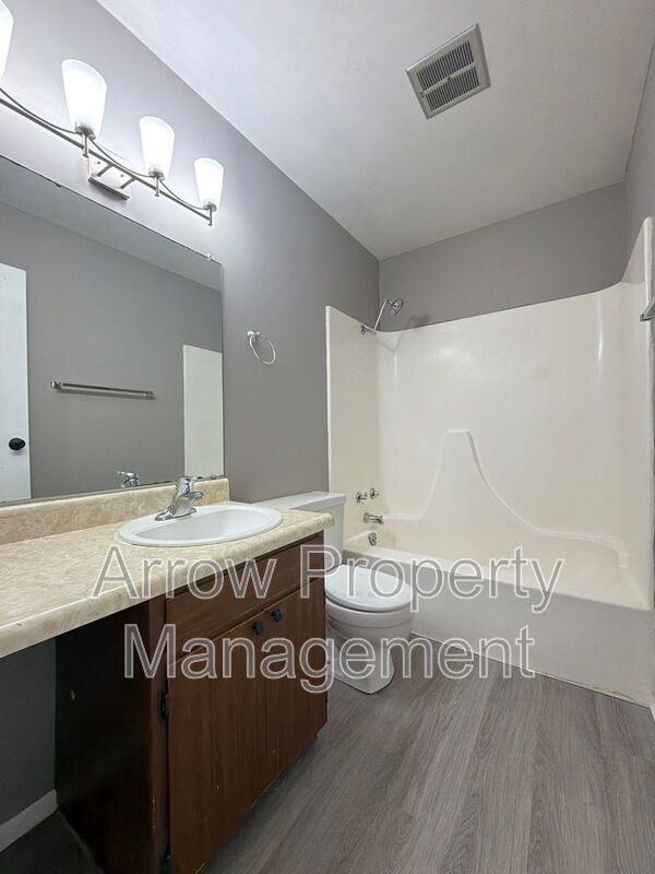 2110 J St #7 - Photo 7 of 10