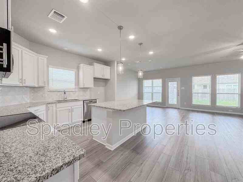 2716 Fox River Dr - Photo 4 of 30