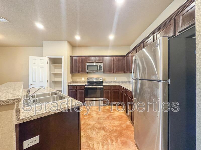 915 Laila Ln - Photo 6 of 13
