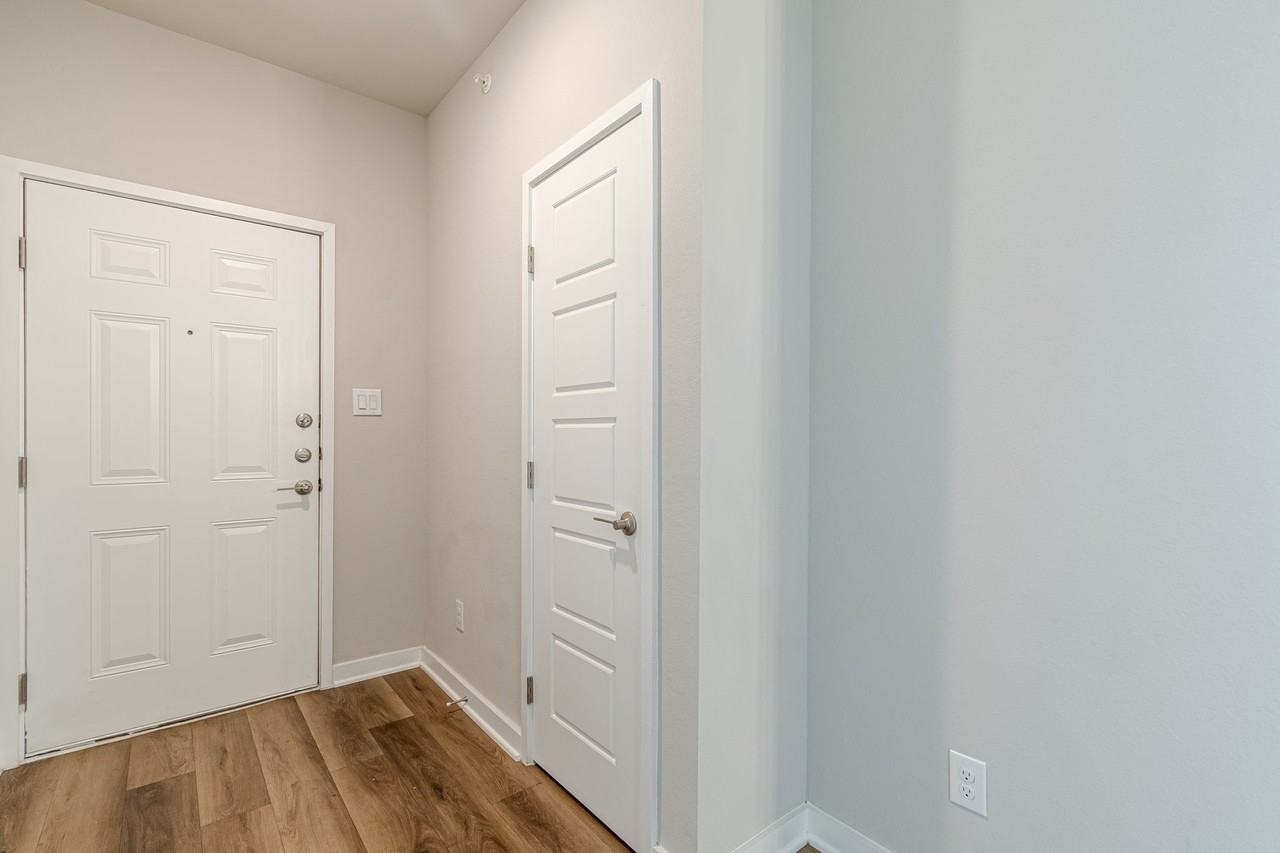 711 South Frio Street - Photo 2 of 50