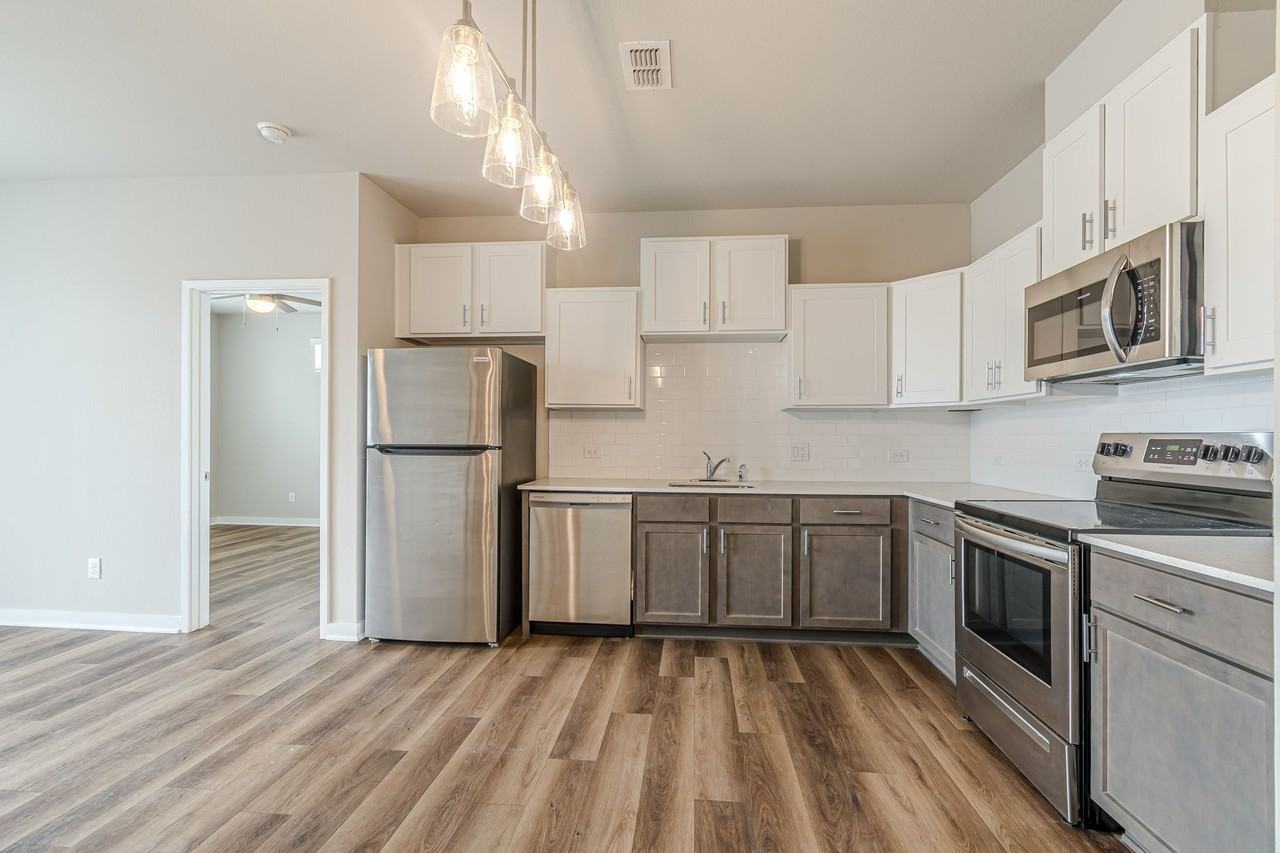 711 South Frio Street - Photo 3 of 50