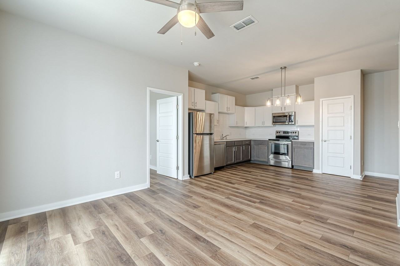 711 South Frio Street - Photo 7 of 50