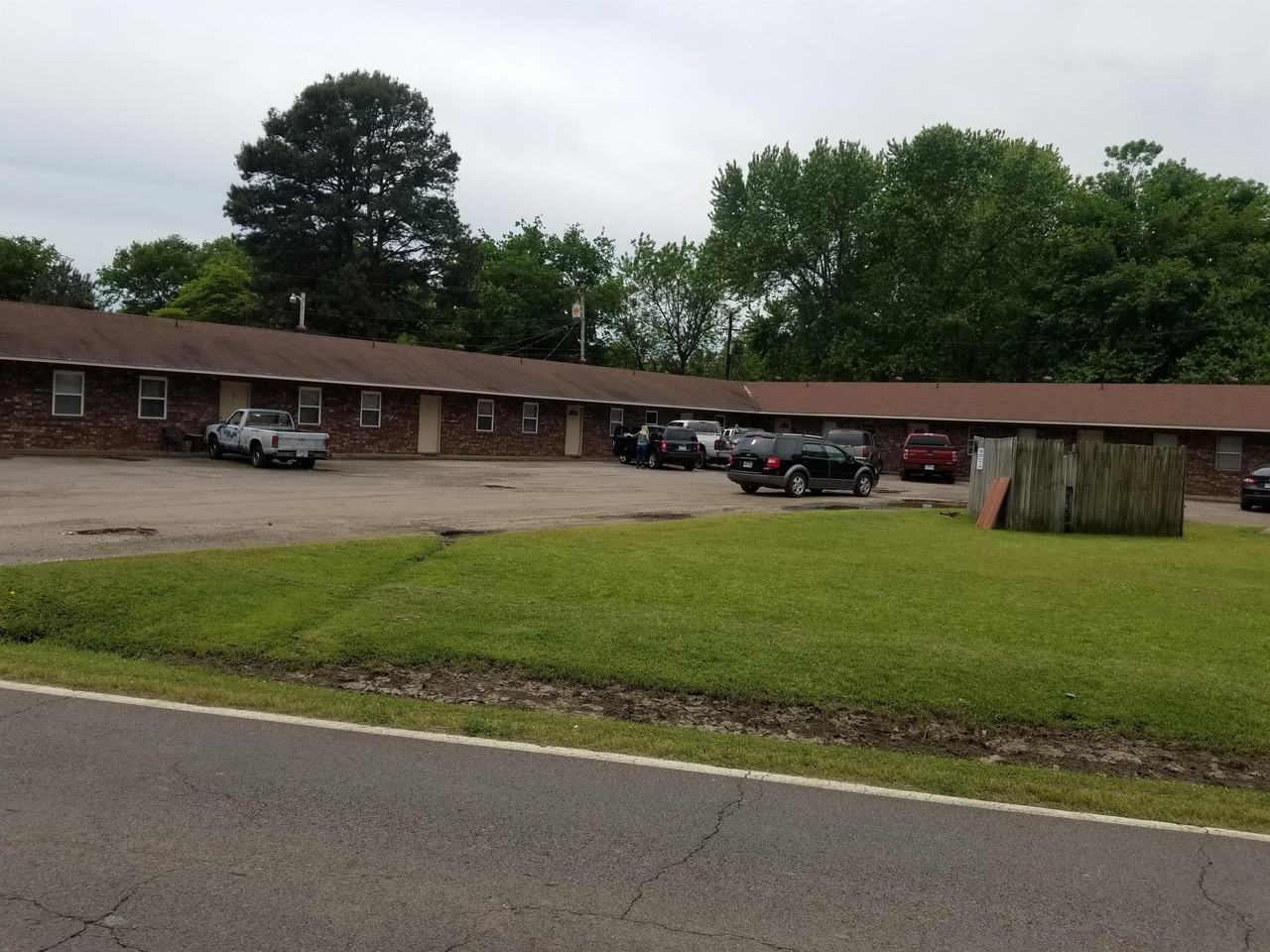 College Place Apts, Clarksville, AR - Photo 3 of 6