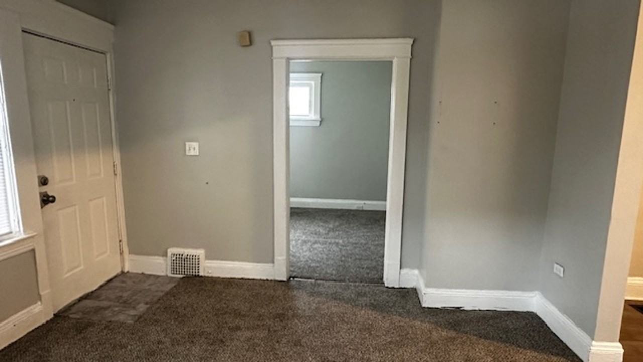 Nice Cozy downstairs unit - Photo 6 of 13