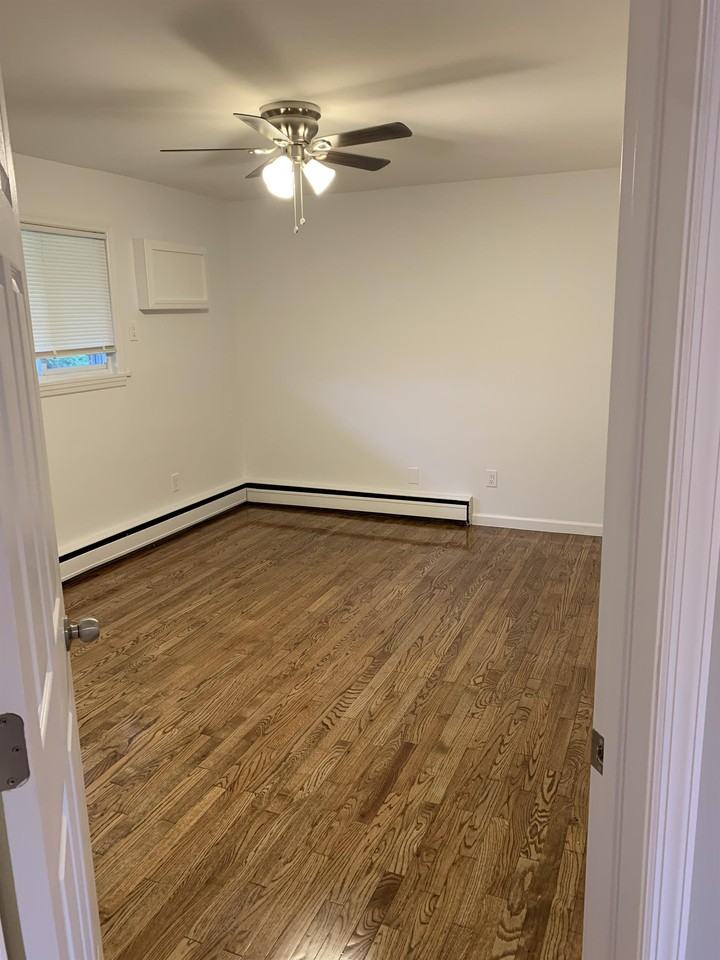 399  ROCK LLC - Photo 4 of 23