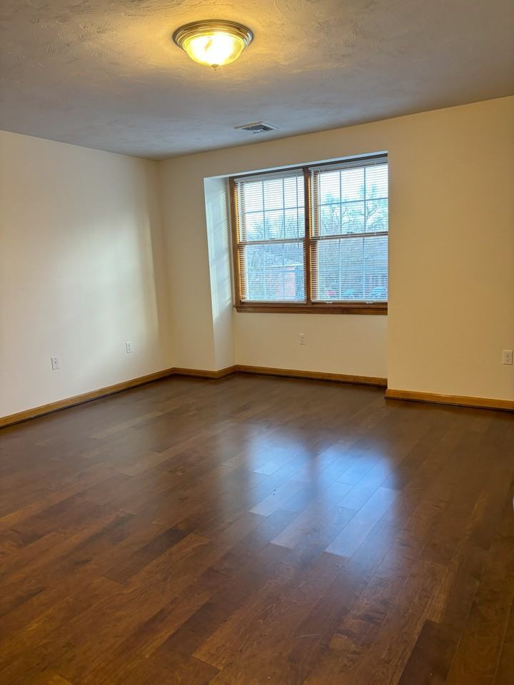 425 Brown Street - Photo 4 of 20