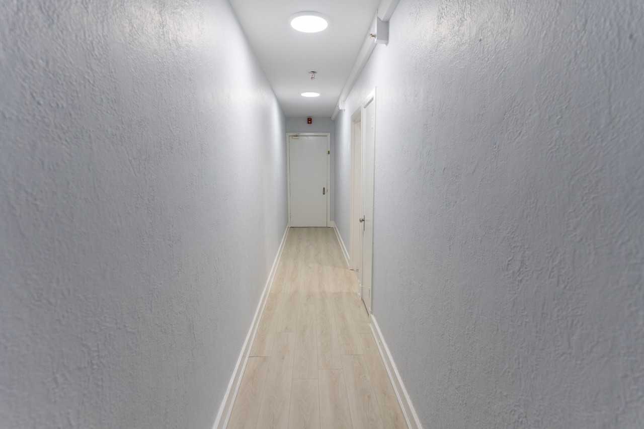 8 Wellington Street West - Photo 5 of 18